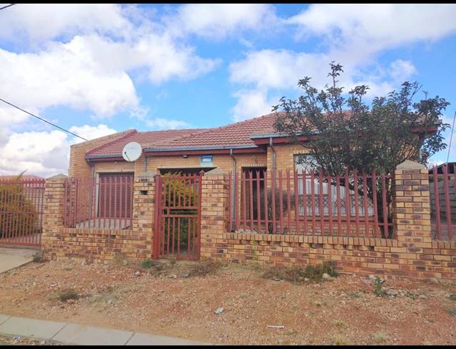 2 BEDROOM HOUSE FOR SALE IN SESHEGO E